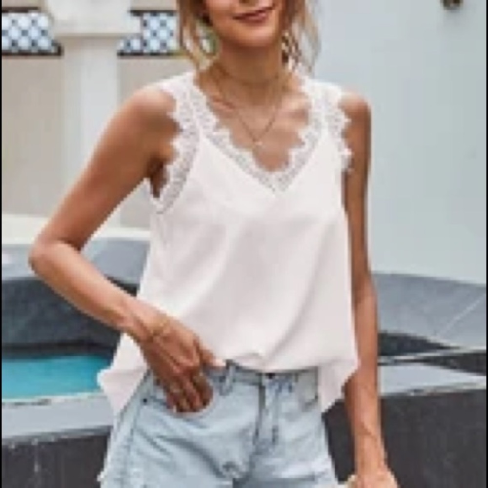 NWOT Shewin White Lace Cami